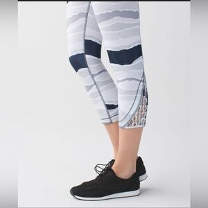 Lululemon True Self Crop Bleacher Stripe Size 8 As Is